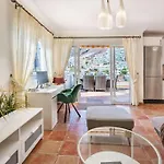 Apartment 3brd Oceanview Cliff Haven