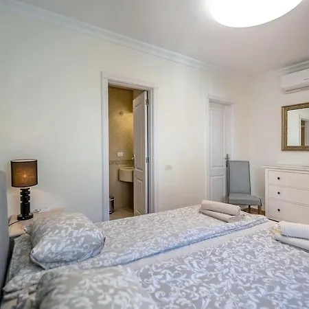 Apartment 3brd Oceanview Cliff Haven *