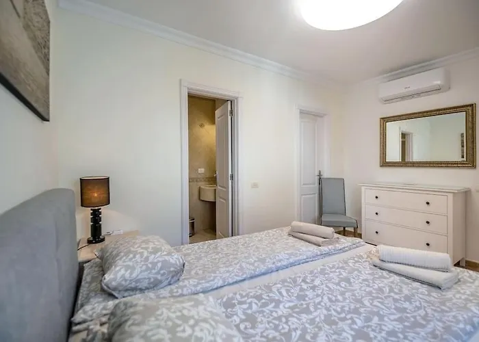 Apartment 3brd Oceanview Cliff Haven *